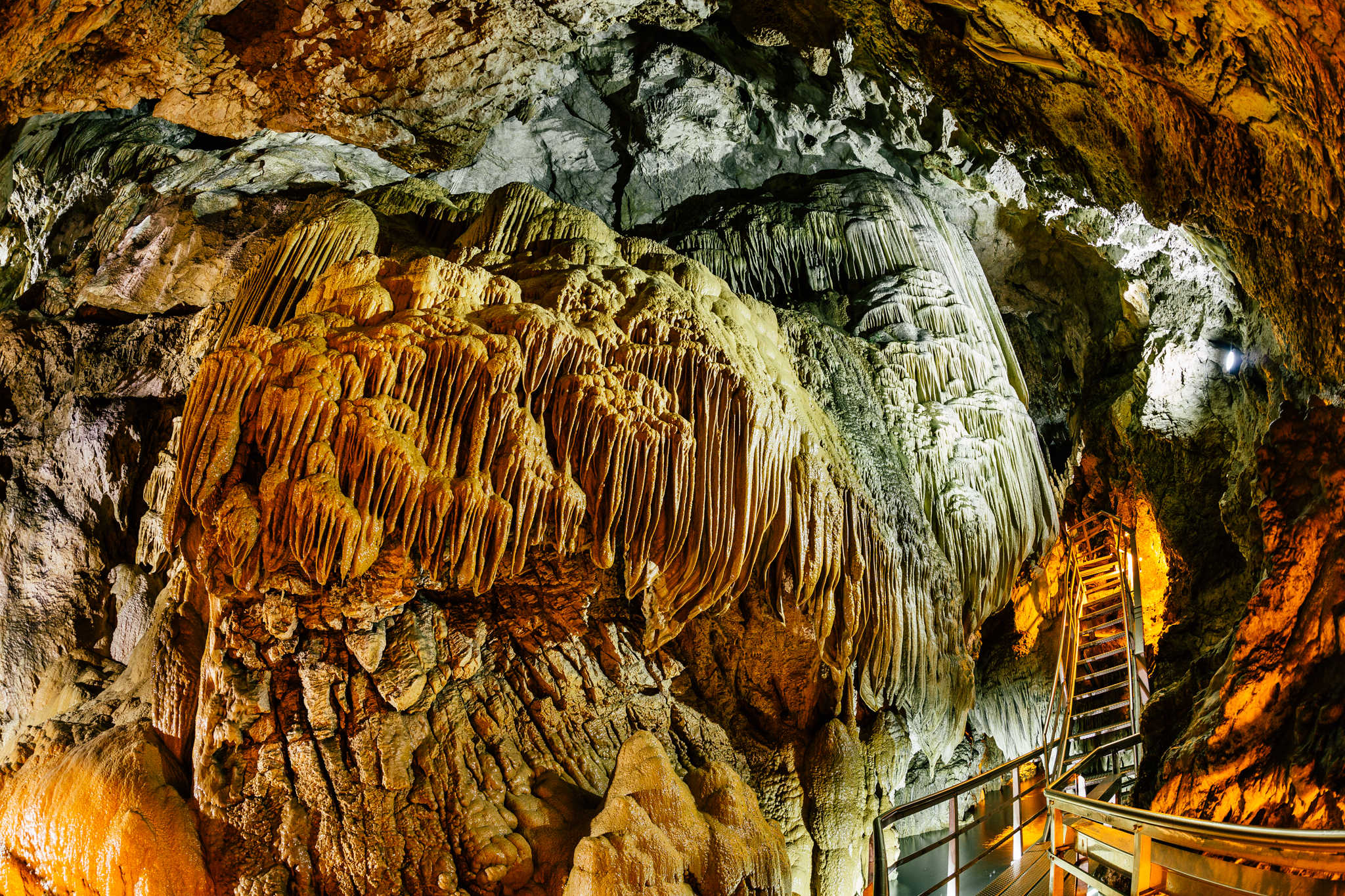 Σπήλαιο Λιμνών Καστριών Καλαβρύτων 1